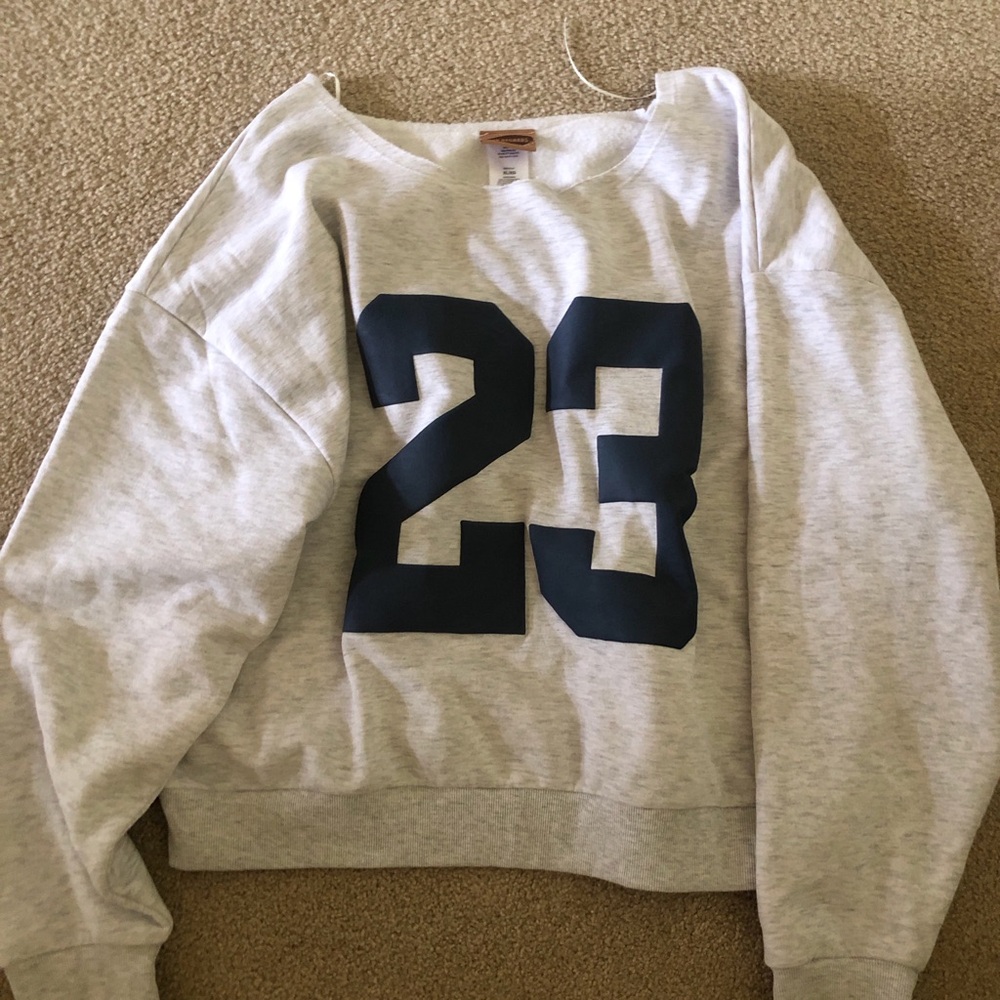 Heather Gray '23' Graphic Sweatshirt - Women's Casual Pullover